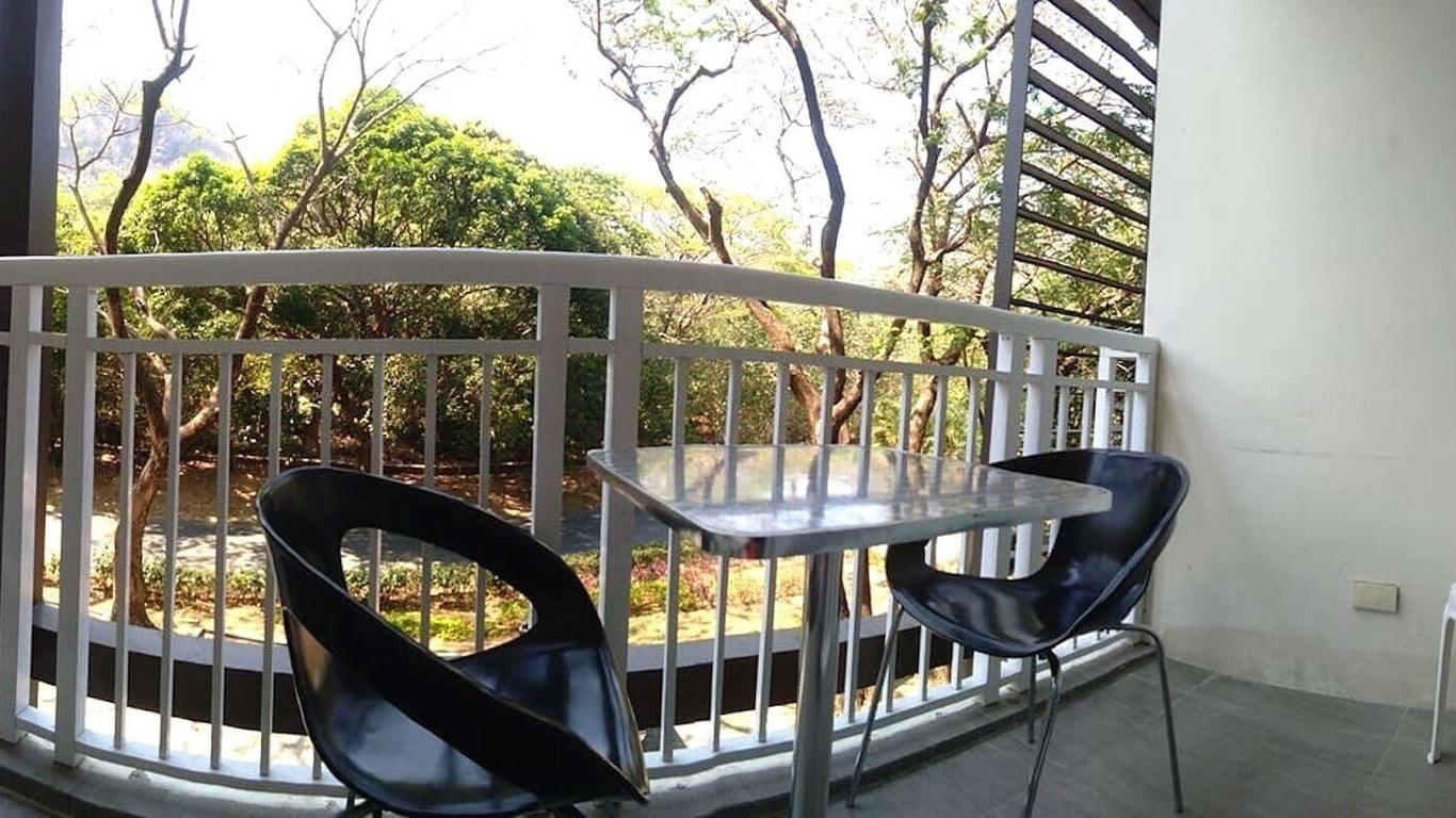 Beach Condos Pico de Loro Hamilo Coast
