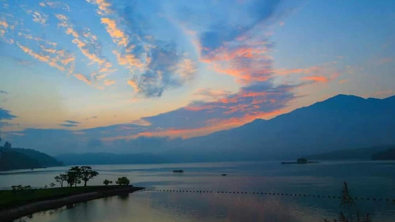 Sun Moon Lake Friday Inn Guest House