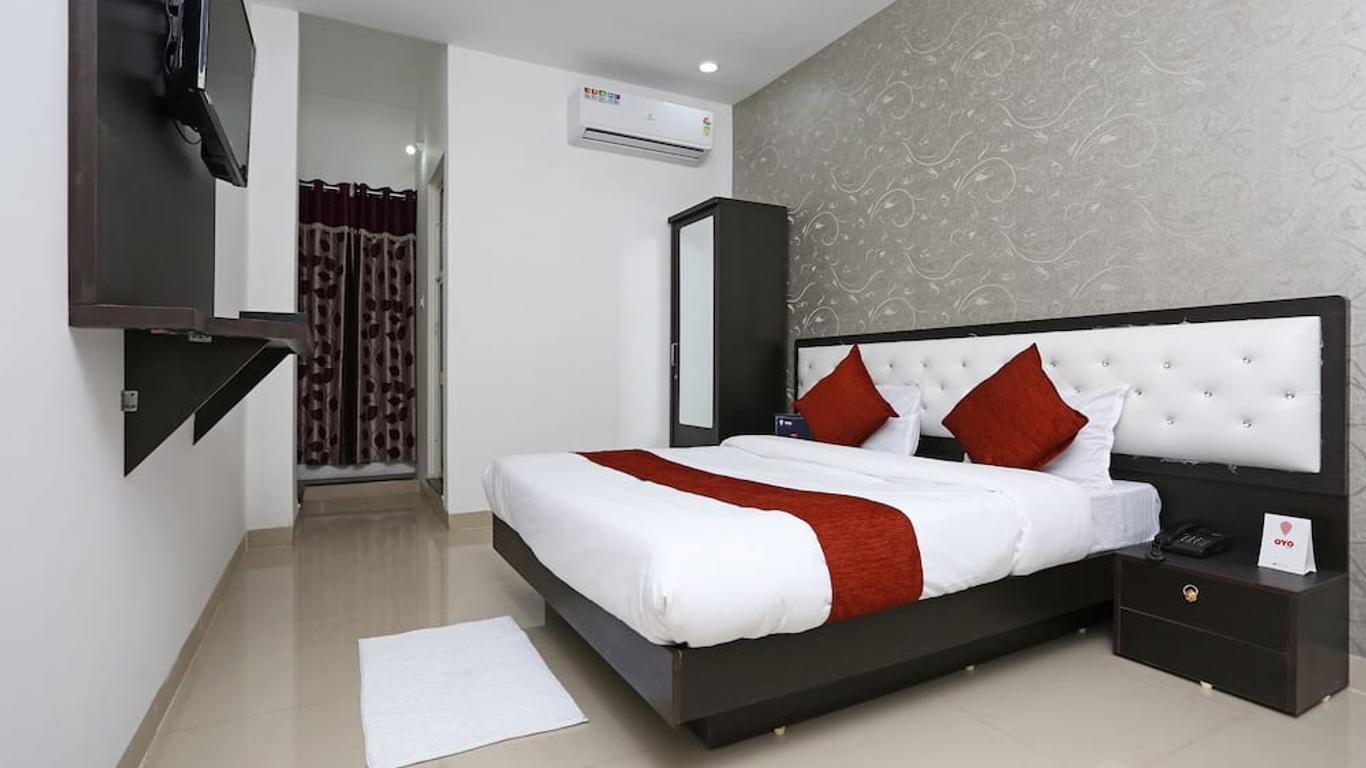 OYO 10718 White Oak Hotel