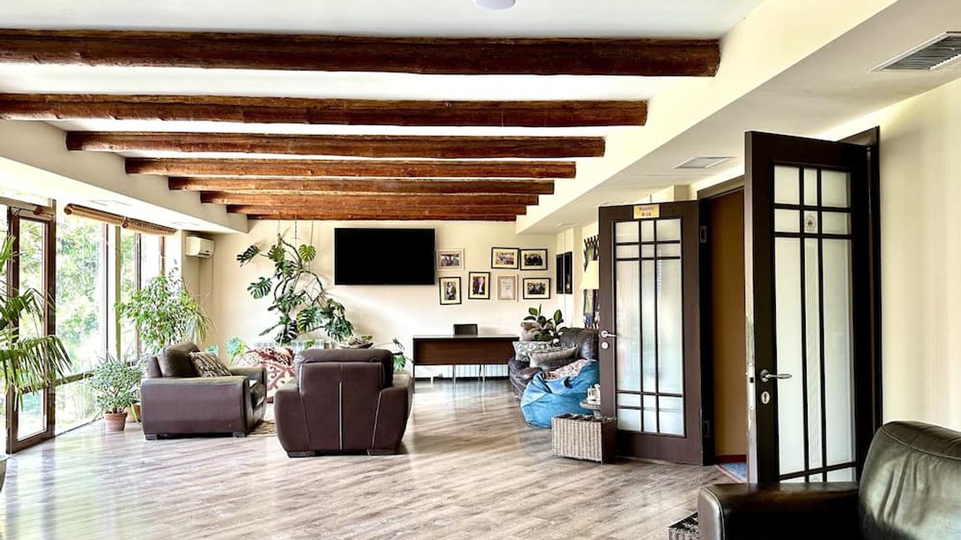 Tian-Shan Hotel