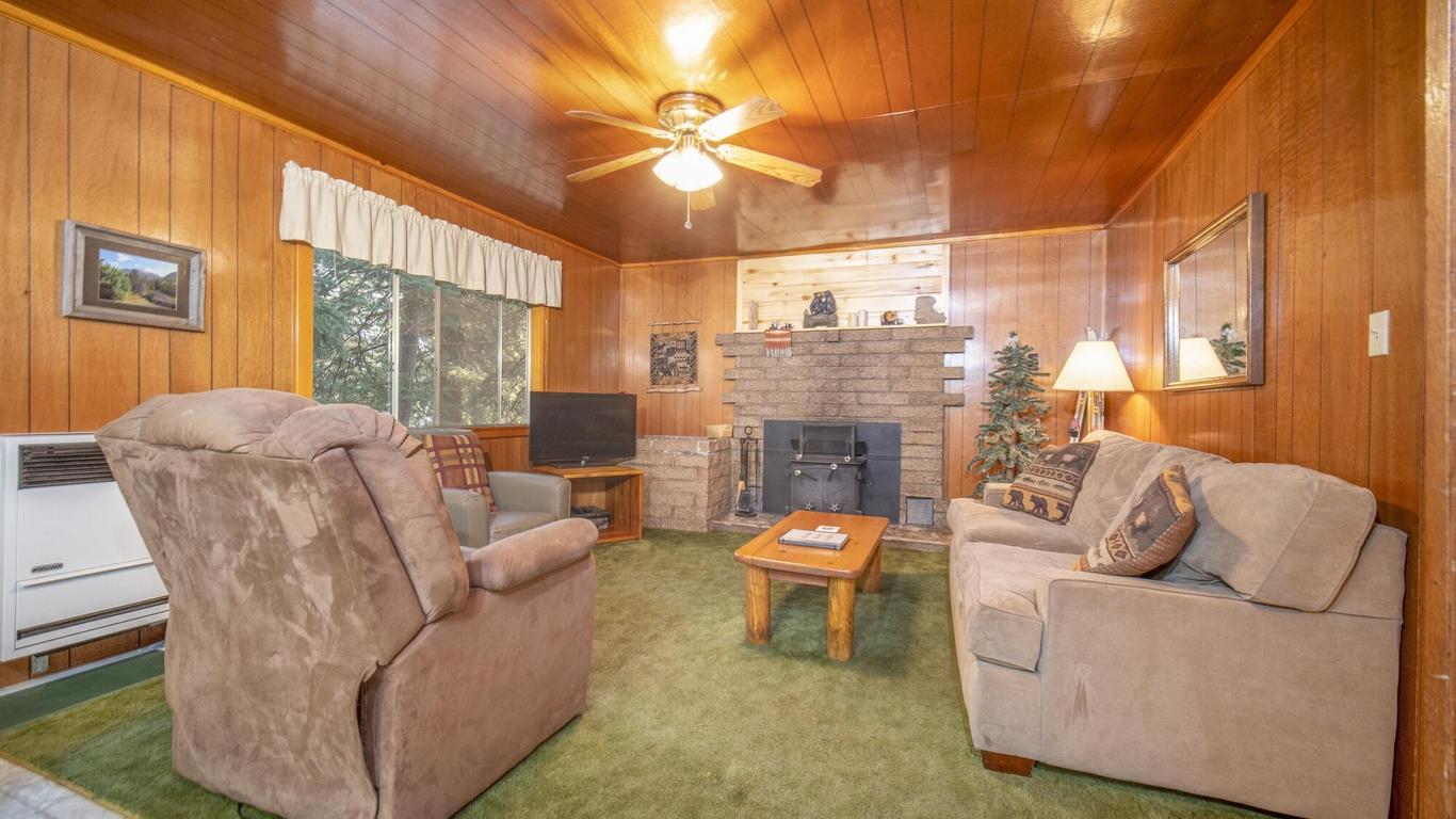 Bear Paw Lodge & Vacation Homes