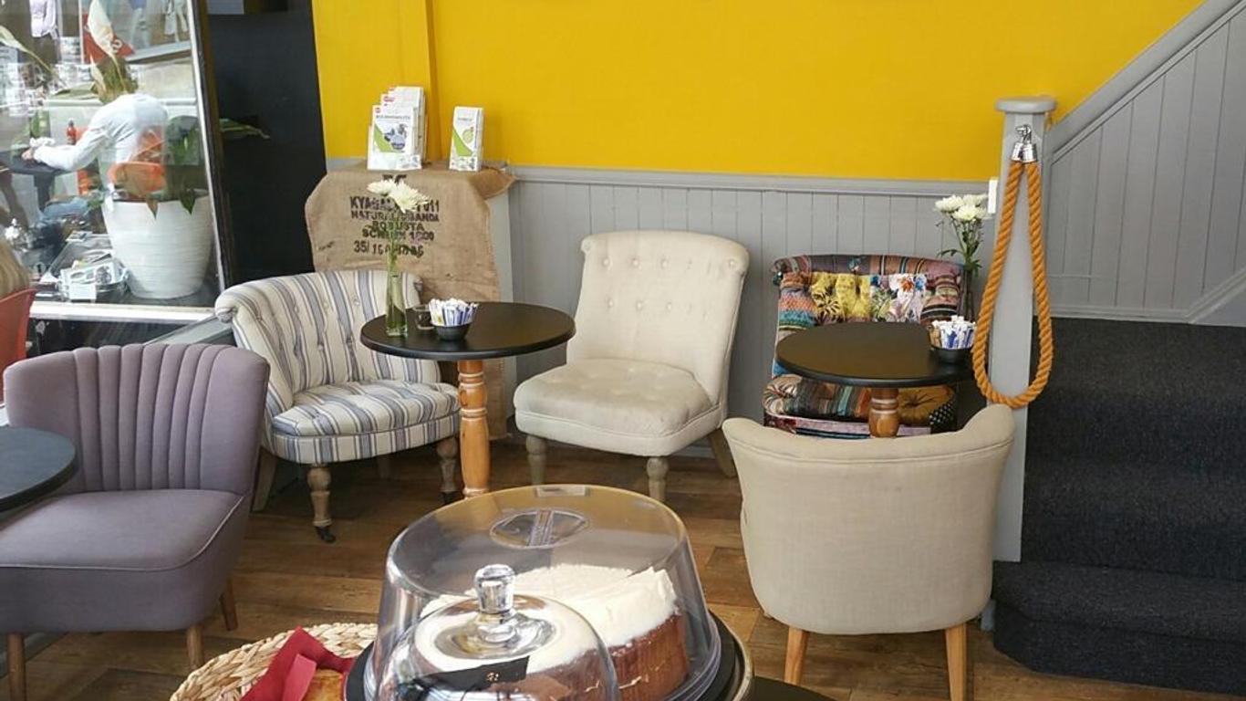 Cafe Guest House 34
