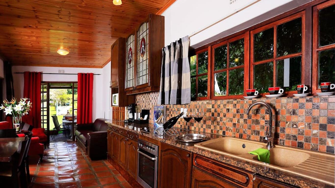 Orange-Ville Lodge & Guesthouse