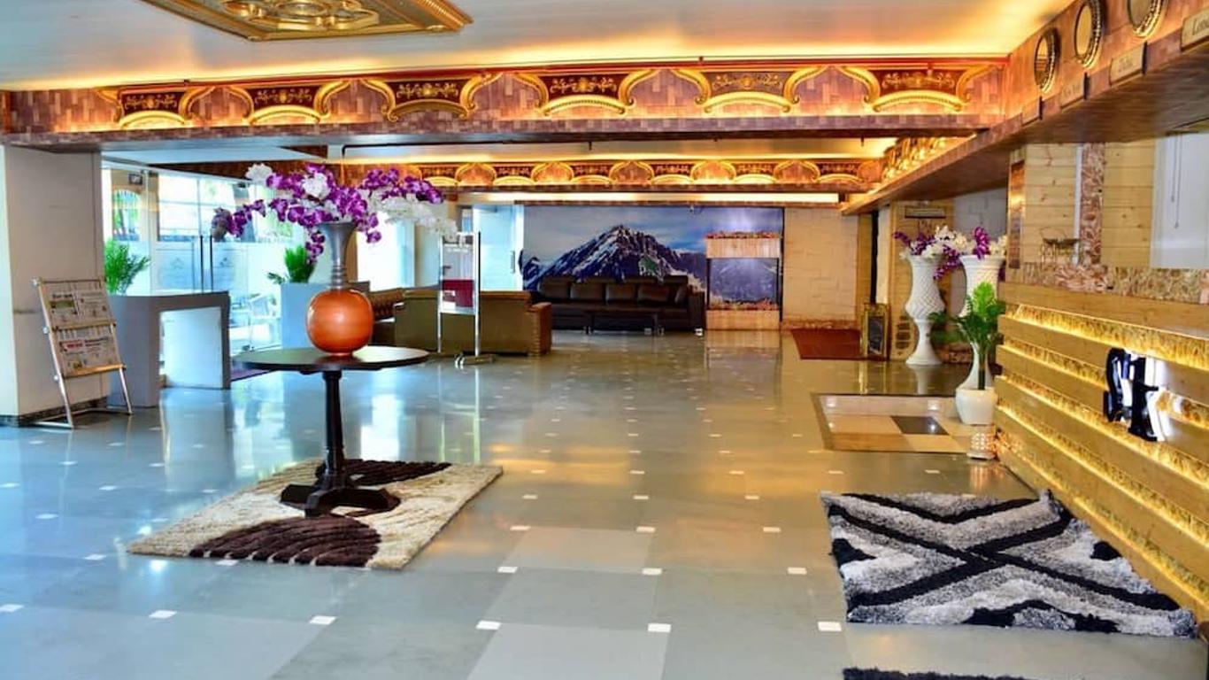 Hotel S. K Crown Park Naraina
