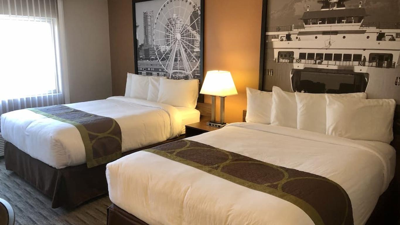 Super 8 by Wyndham Lynnwood