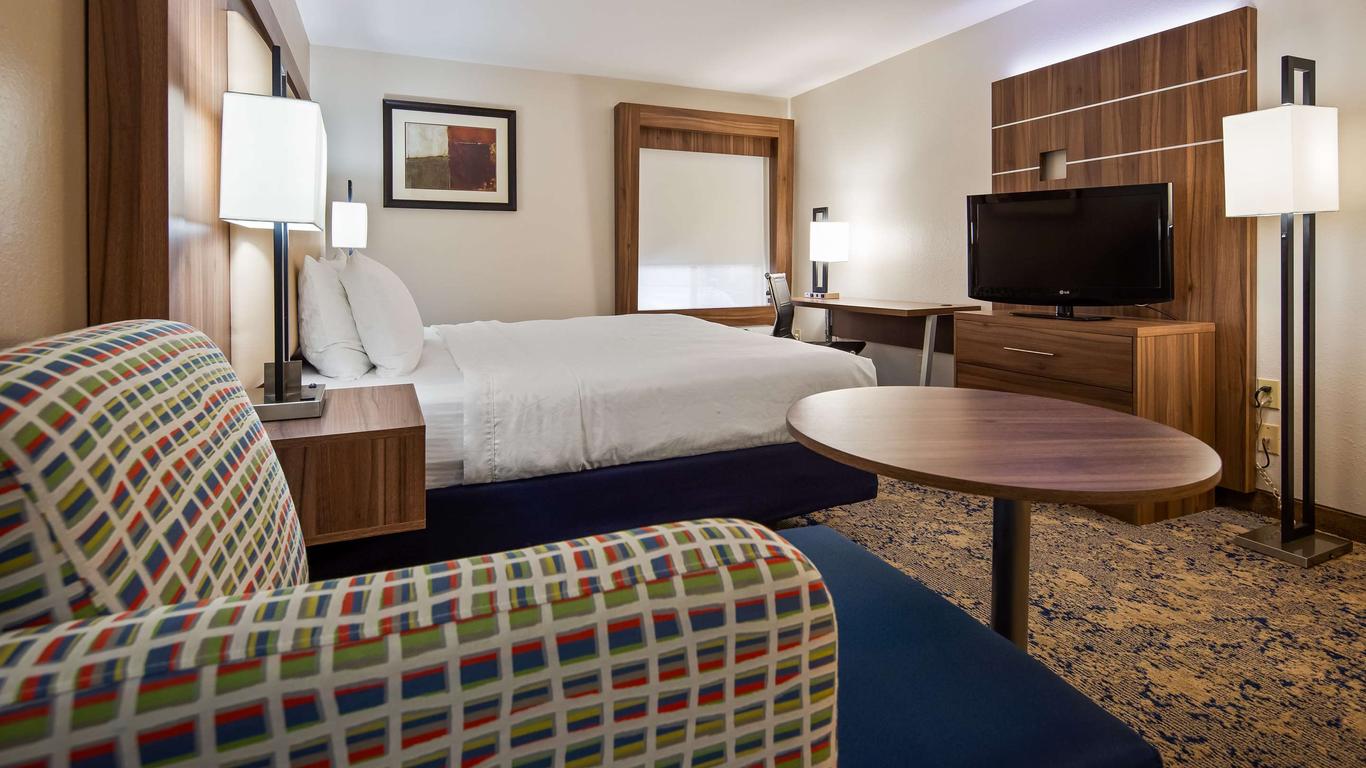 Best Western Plus Kansas City Airport-KCI East