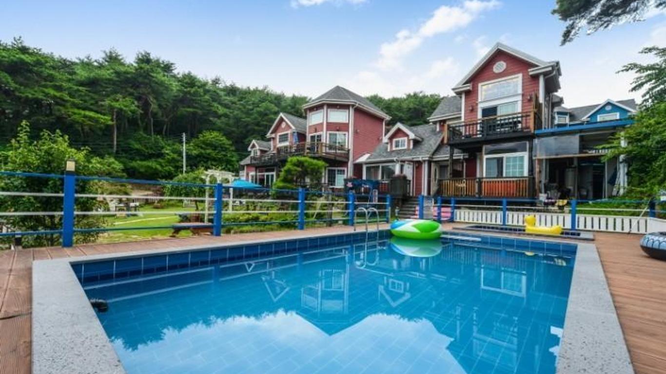 Gyeongju Magic Castle Pension Pets Friendly