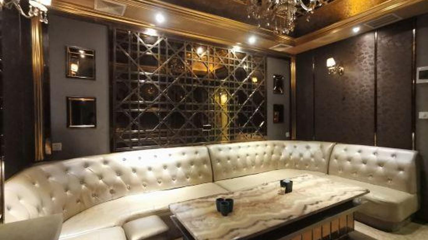 Yilong Hotel (Huizhou Ganghui)