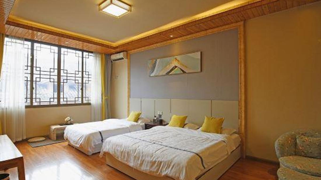 Prajna. Lin Hotel (Mount Emei tourist center)