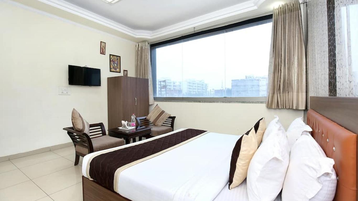 OYO 10832 Hotel Jb 2