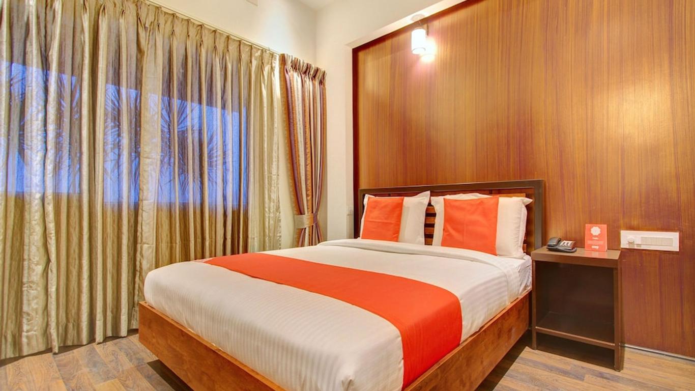 OYO 13090 Astor Hotel