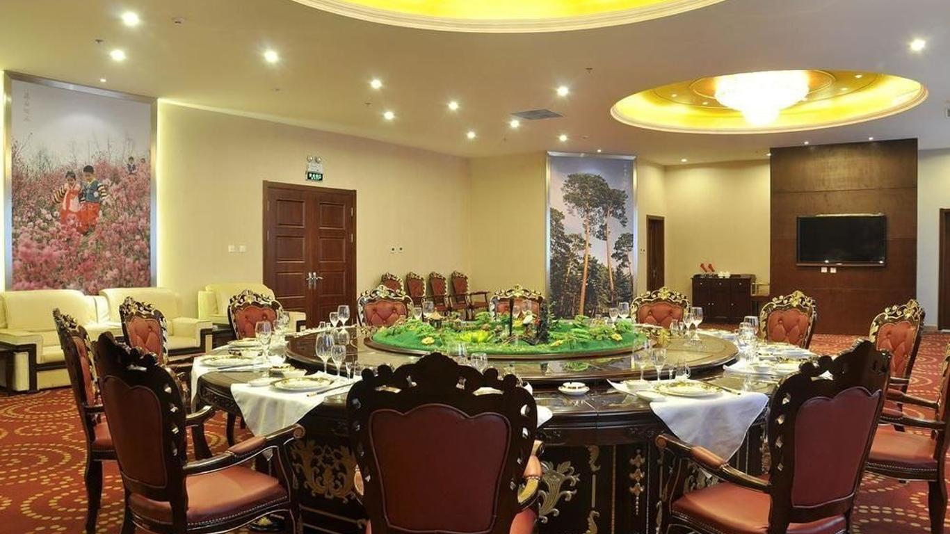 Yanji Changbaisong Hotel