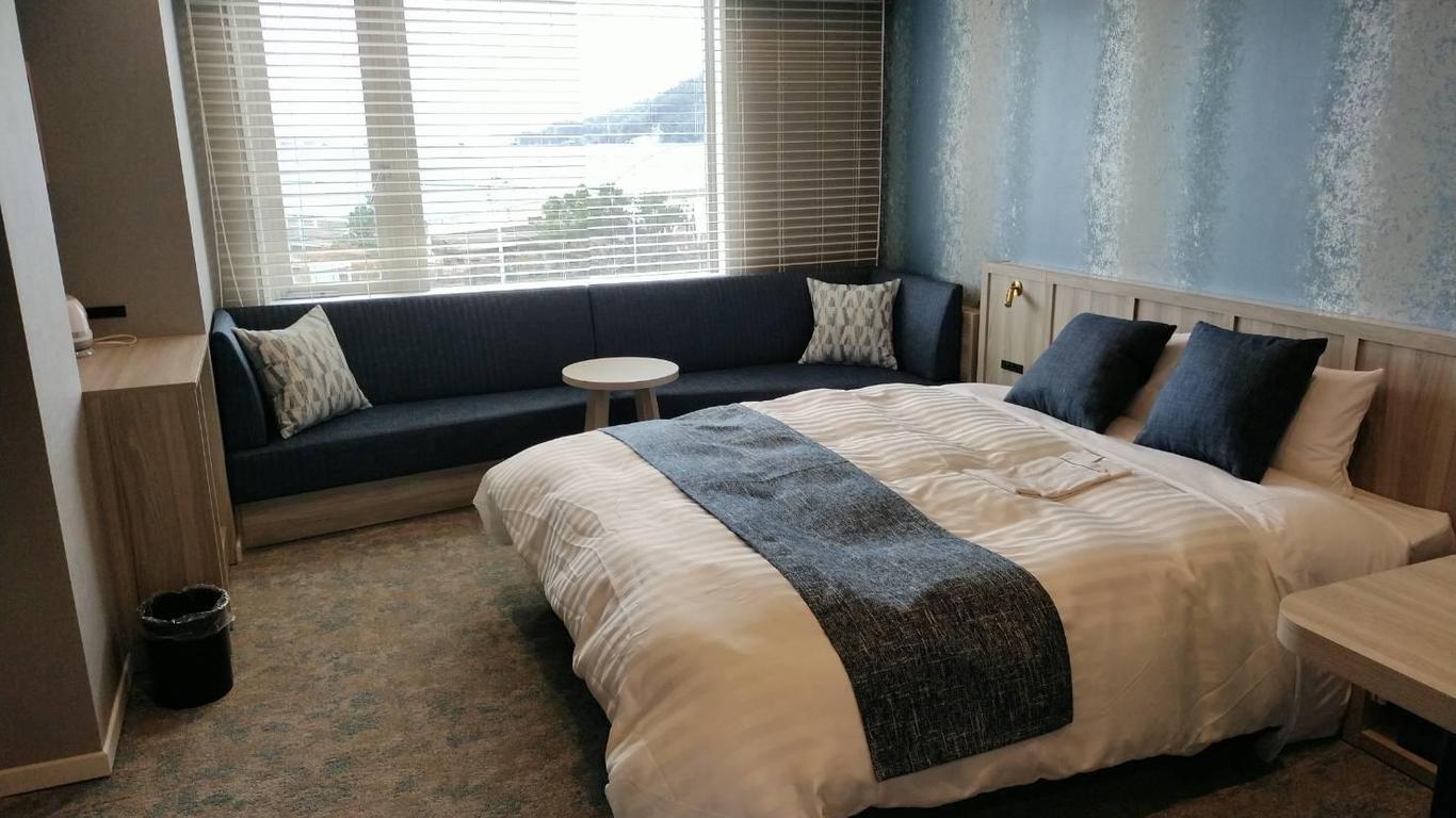 Yanai Cruise Hotel