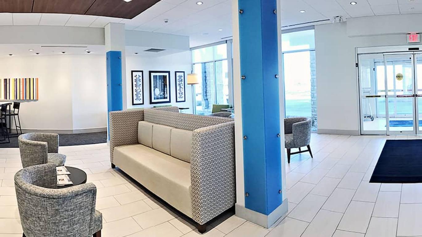 Holiday Inn Express & Suites Sterling