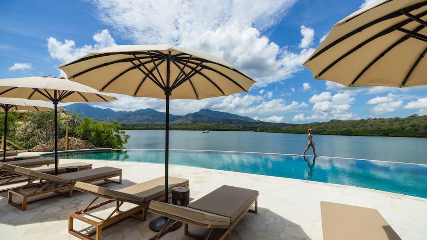 Menjangan Dynasty Resort
