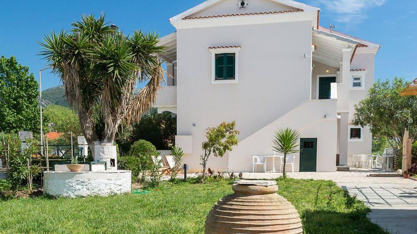 Marias Seaside Apartments
