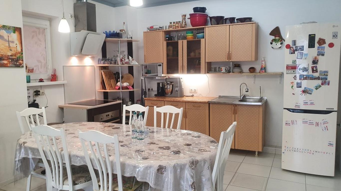 V Gostyah U Svetlany Guest House