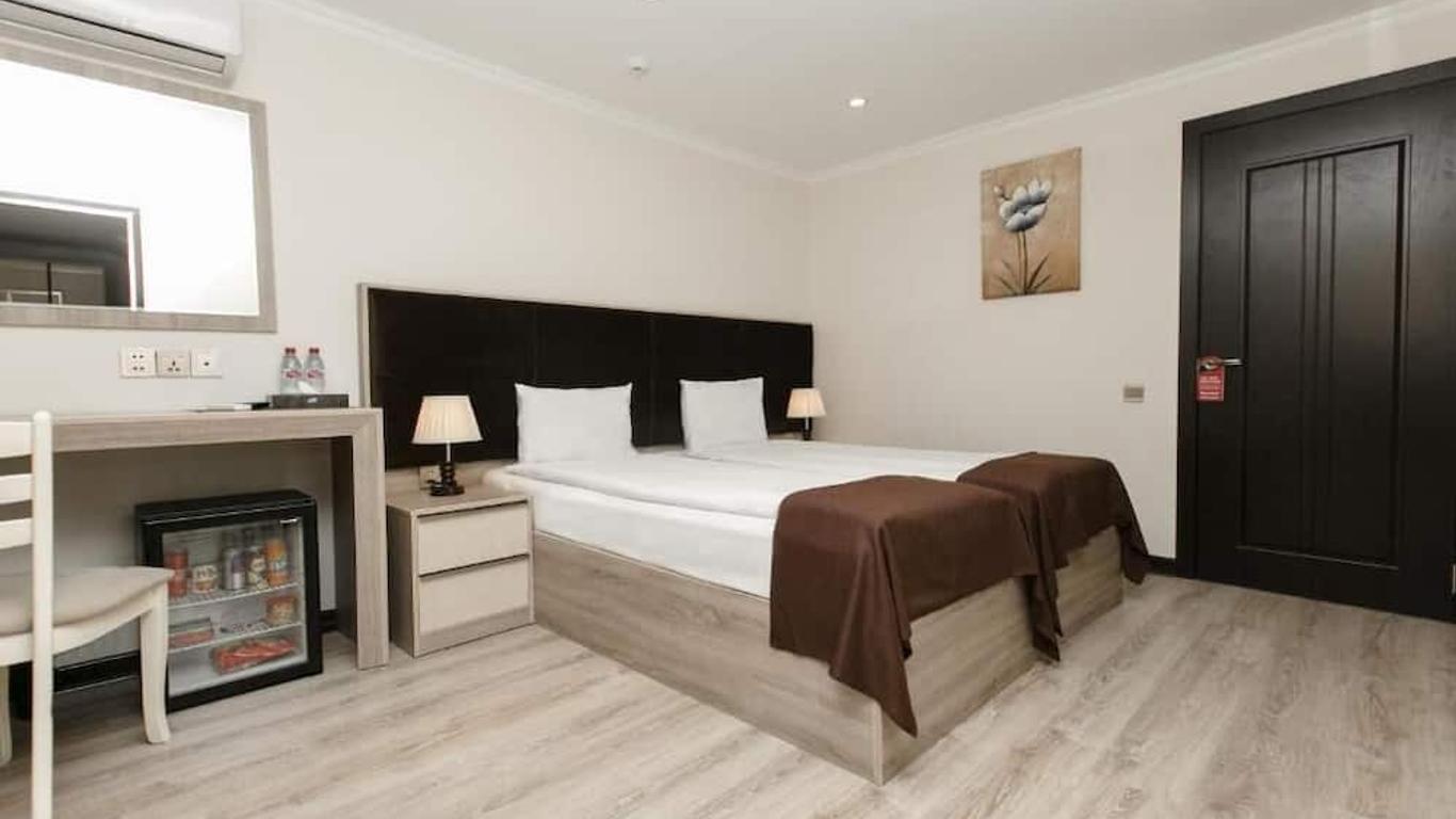 Deluxe Art Hotel