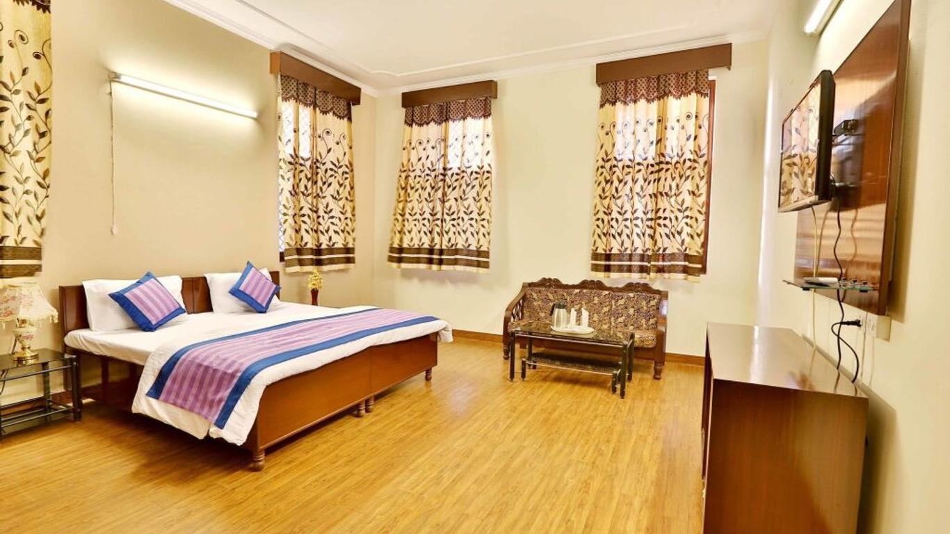OYO 402 Hotel Noida Residency
