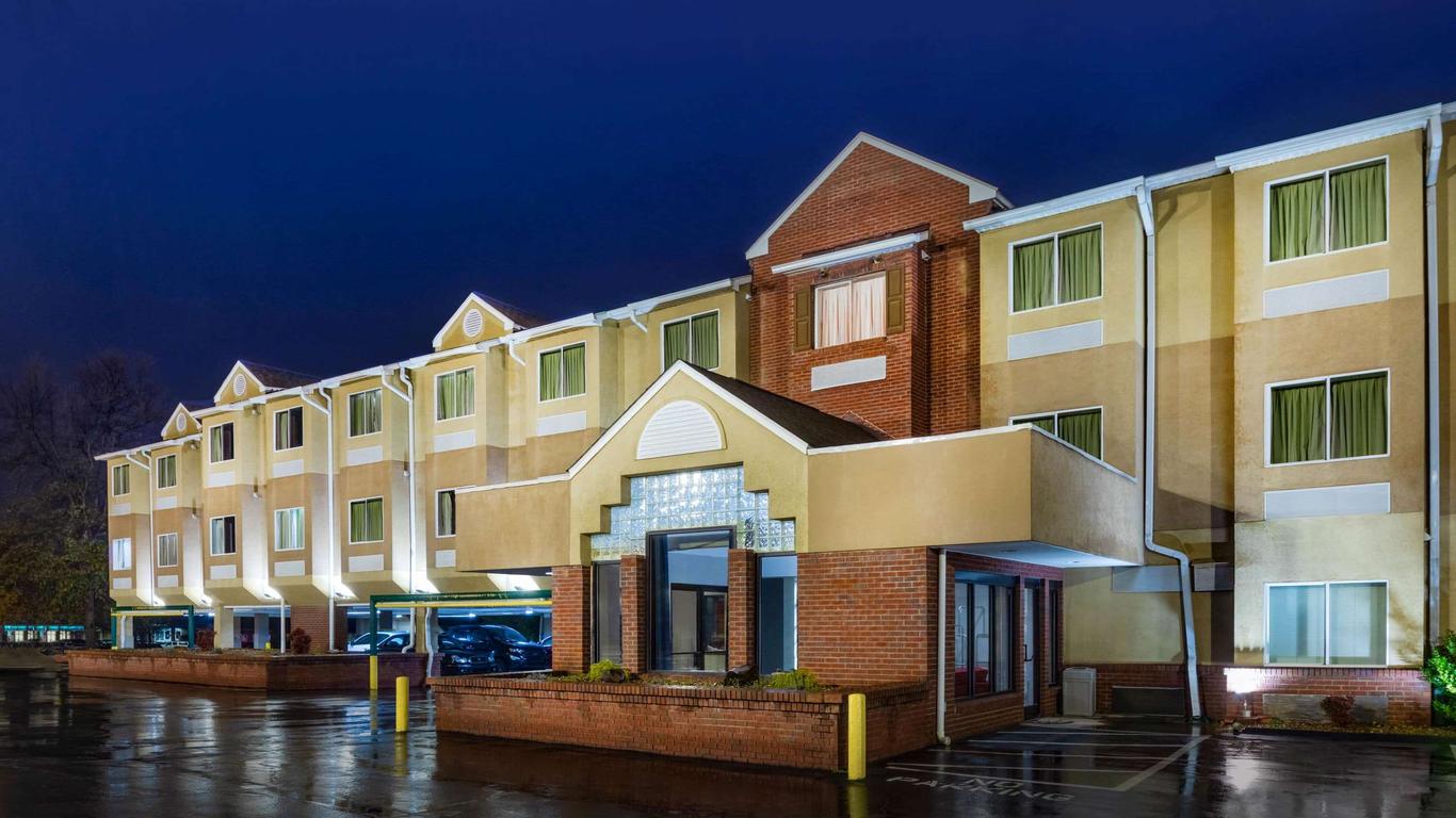 Microtel Inn & Suites by Wyndham Cornelius/Lake Norman