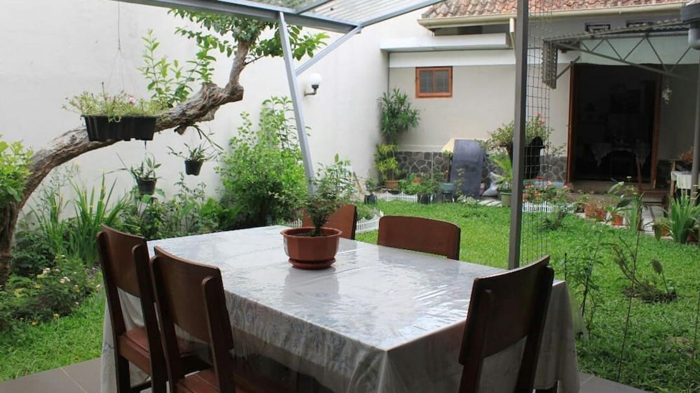 De Riau Cottage by HouseinBandung
