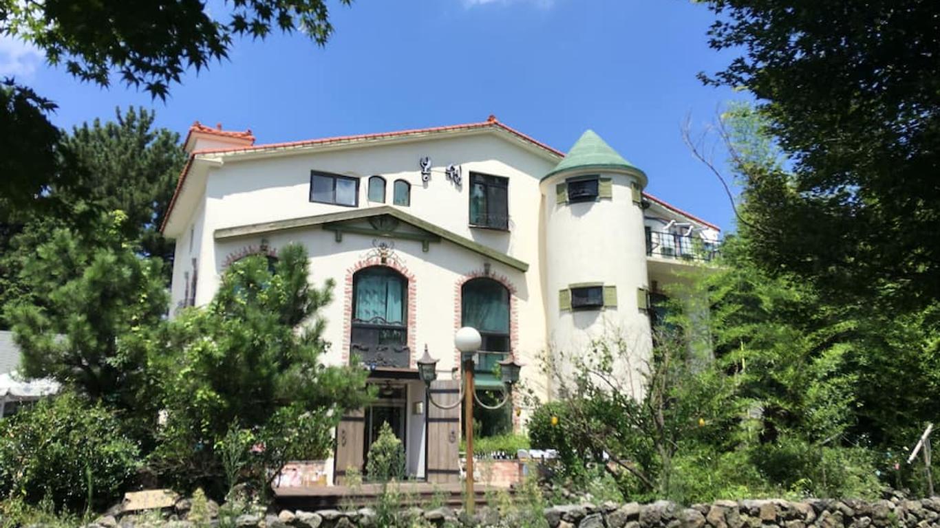 Moncher Guesthouse - Hostel