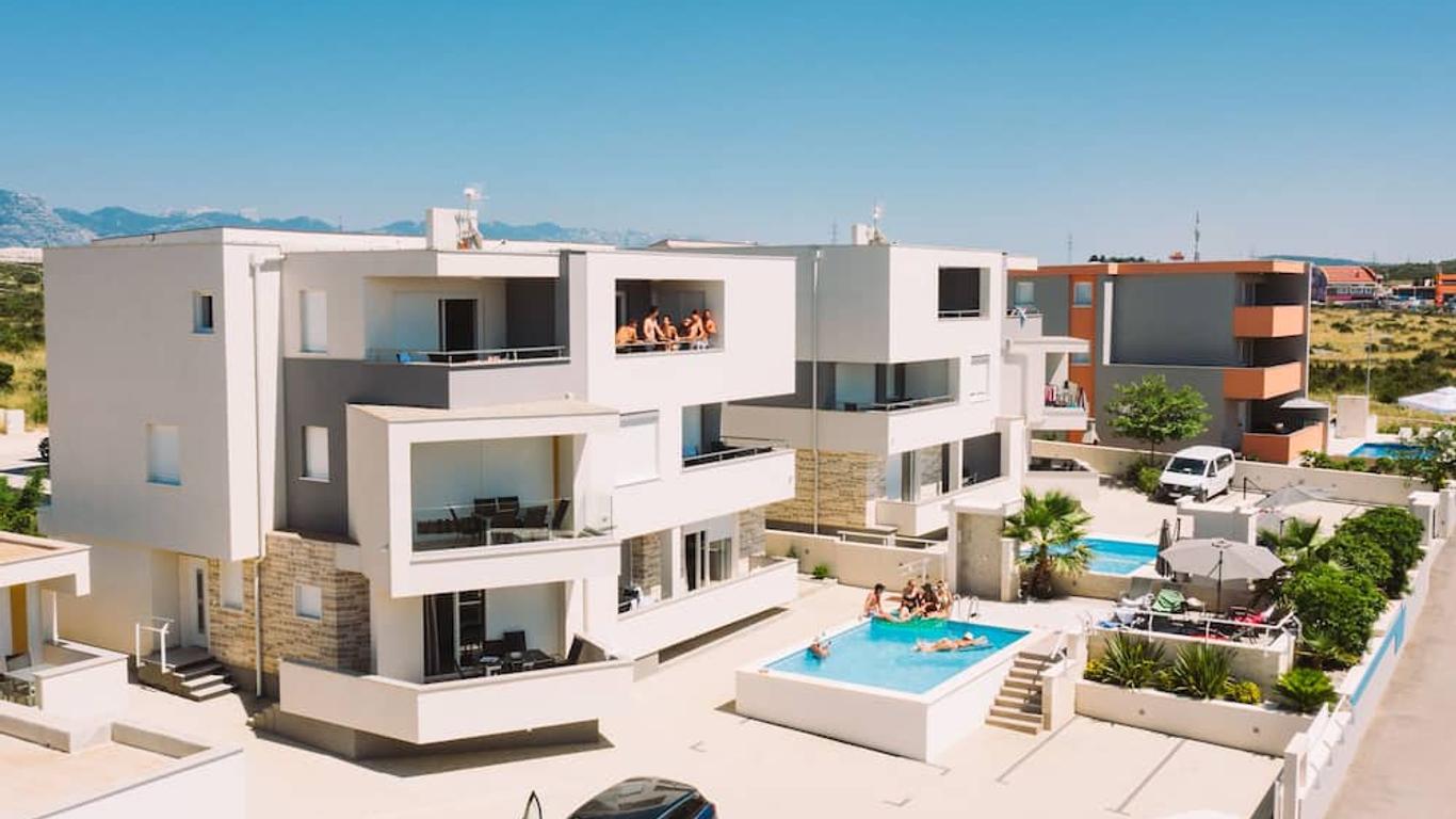 Apartments & Rooms Danivan Pool Villas