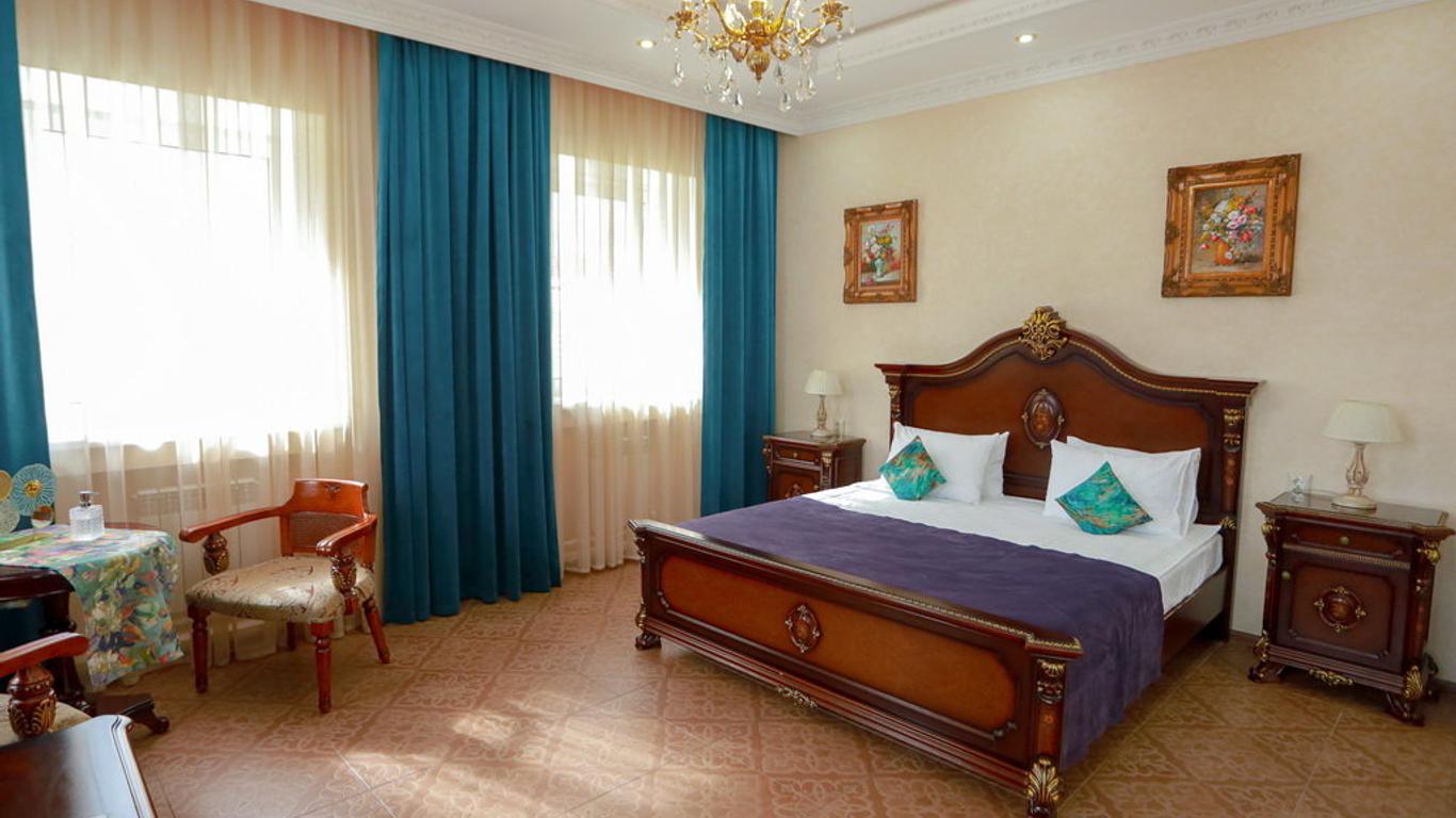 Hotel Manor House
