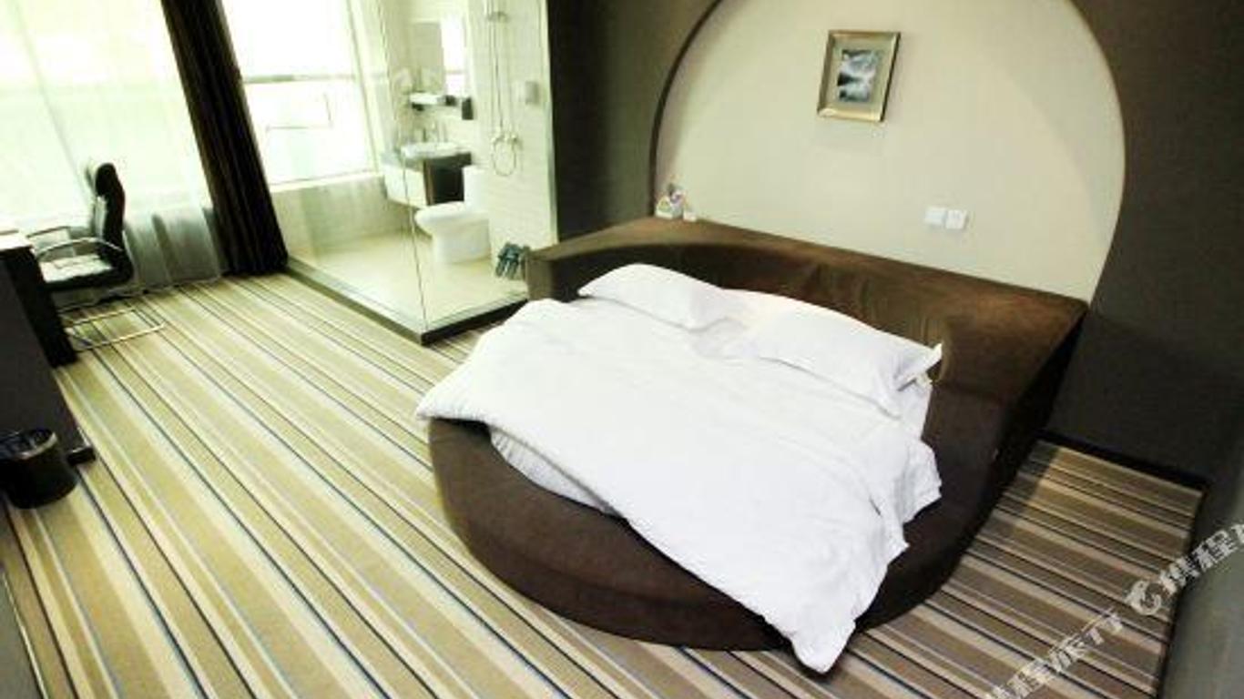 5cm Holiday Hotel