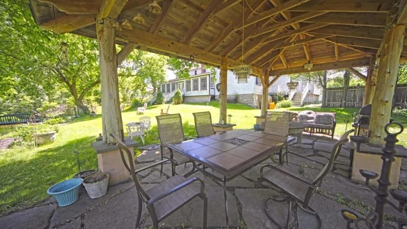 Hayden Creek Inn