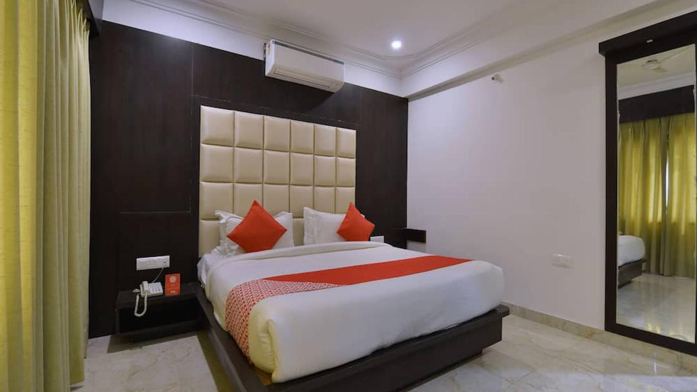 OYO 12694 Hotel Bauji Palace