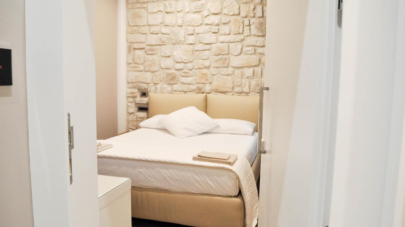 Olivia Rooms Teocrito