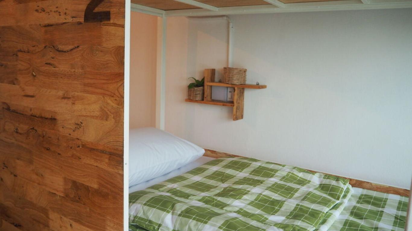 Green Sleep Hostel