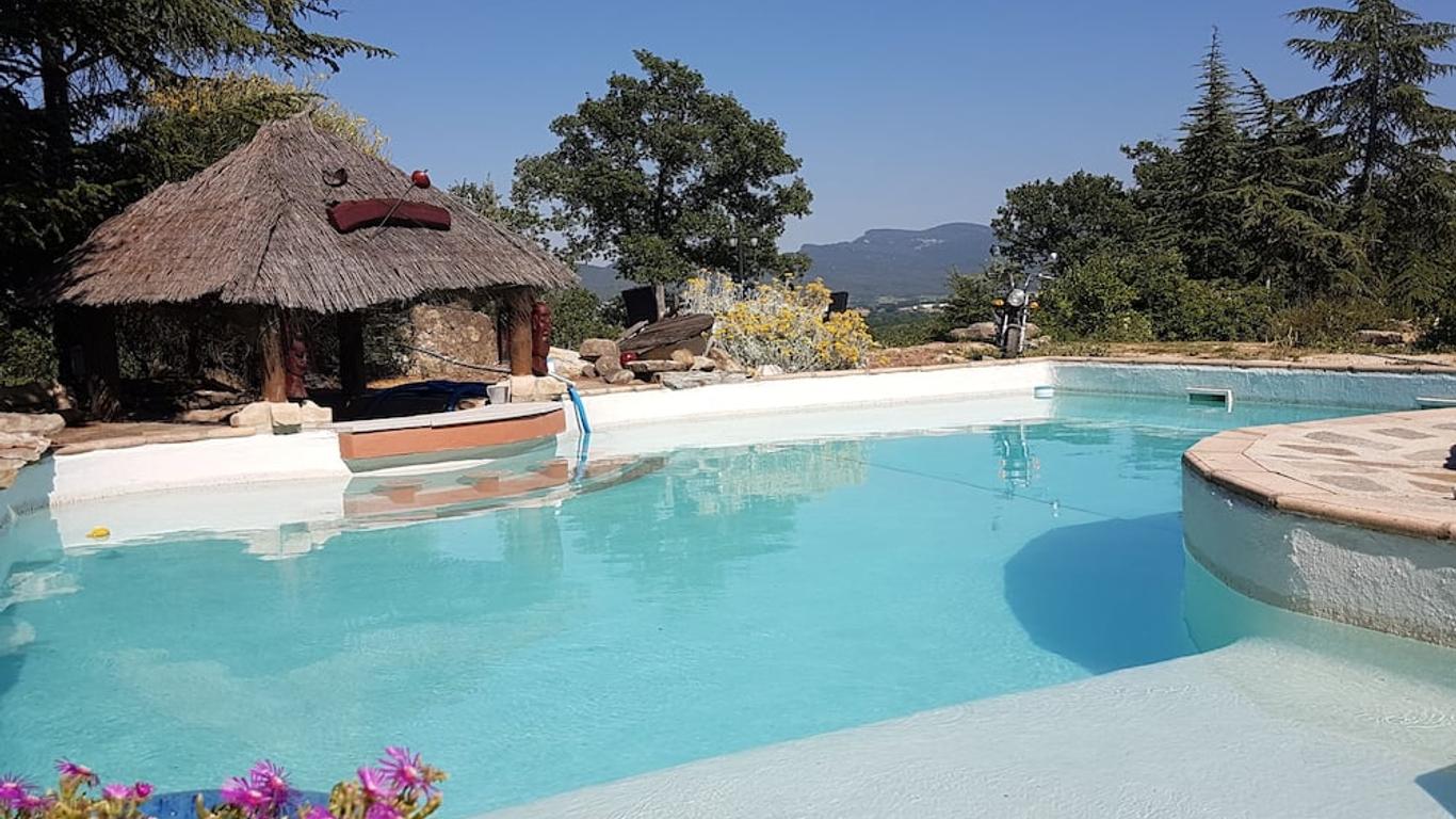 Suite Médiévale 40m2 chambre d' hôte du Mas Fabrègue