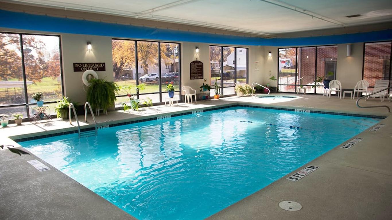 Crossroads Inn And Suites