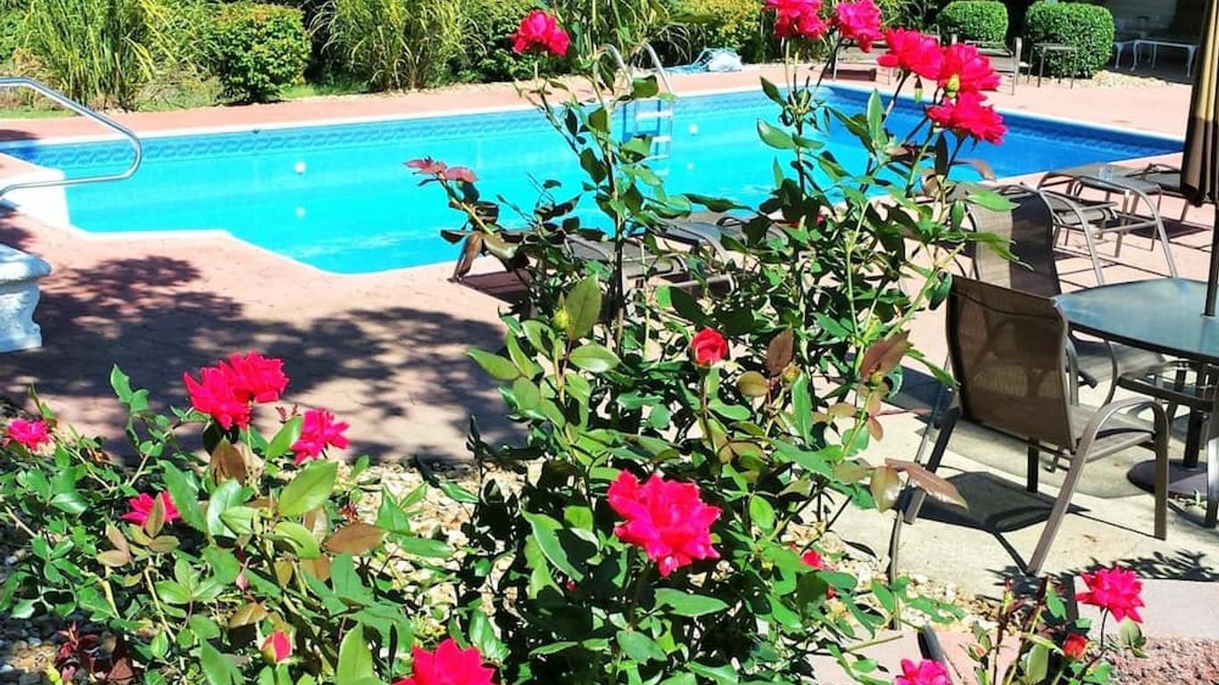 Lafayette Manor and Winery Bed & Breakfast