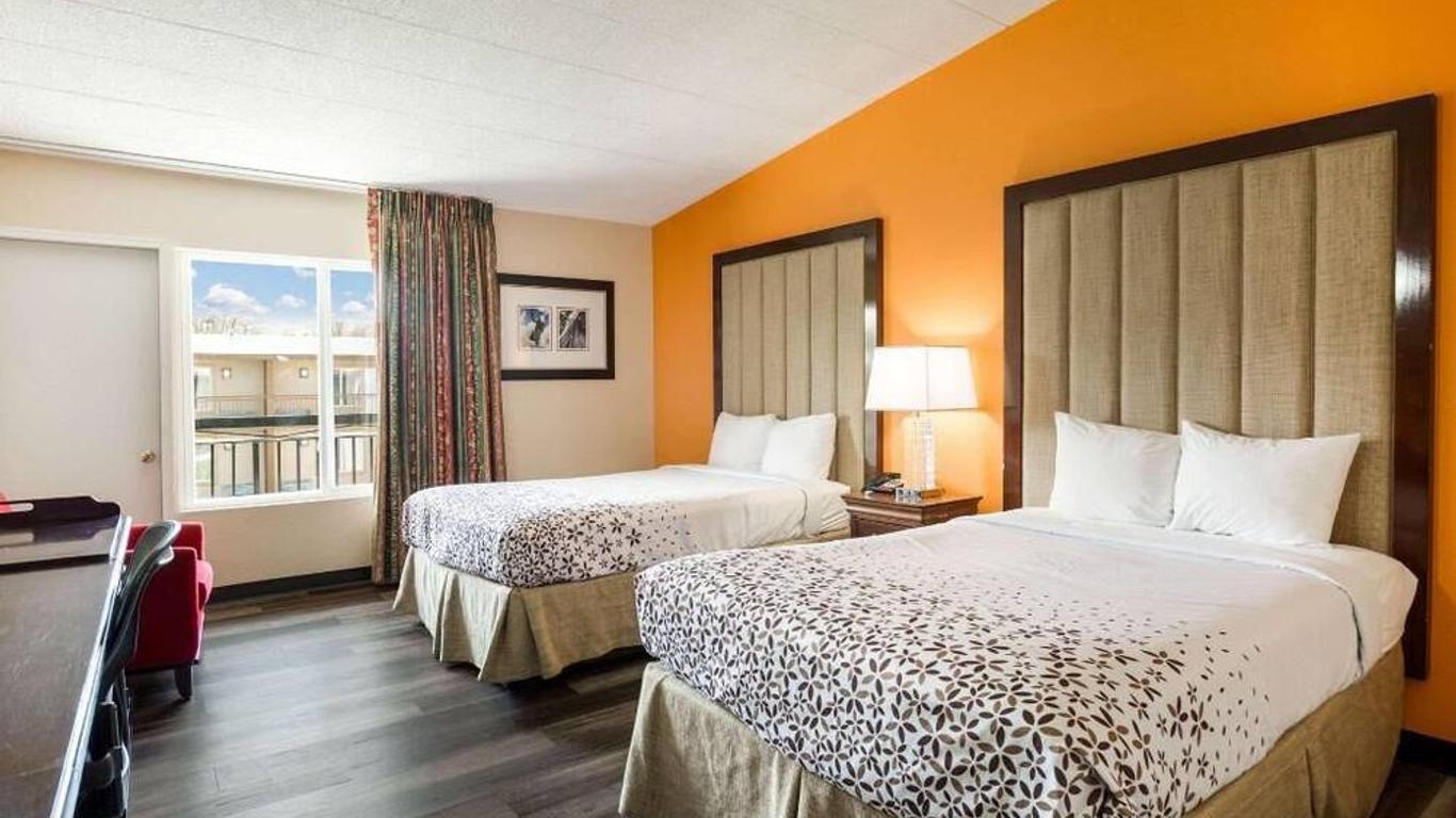 Fairmount Inn & Suites - Stroudsburg, Poconos