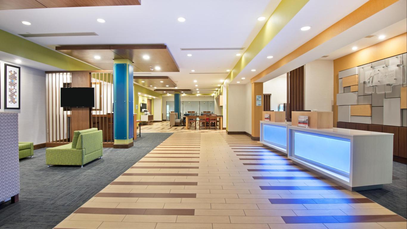 Holiday Inn Express & Suites Uniontown