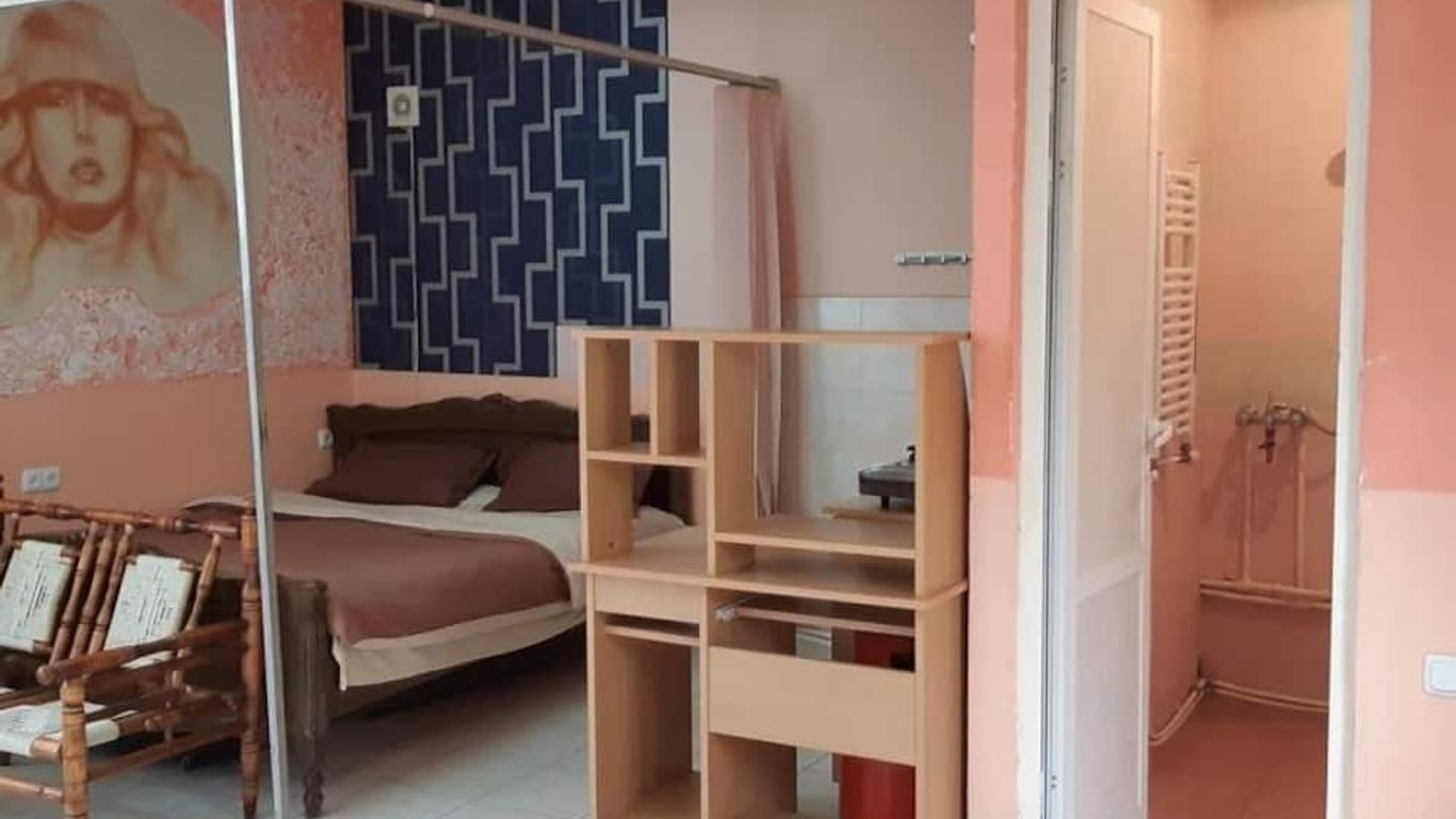 Full House Hostel