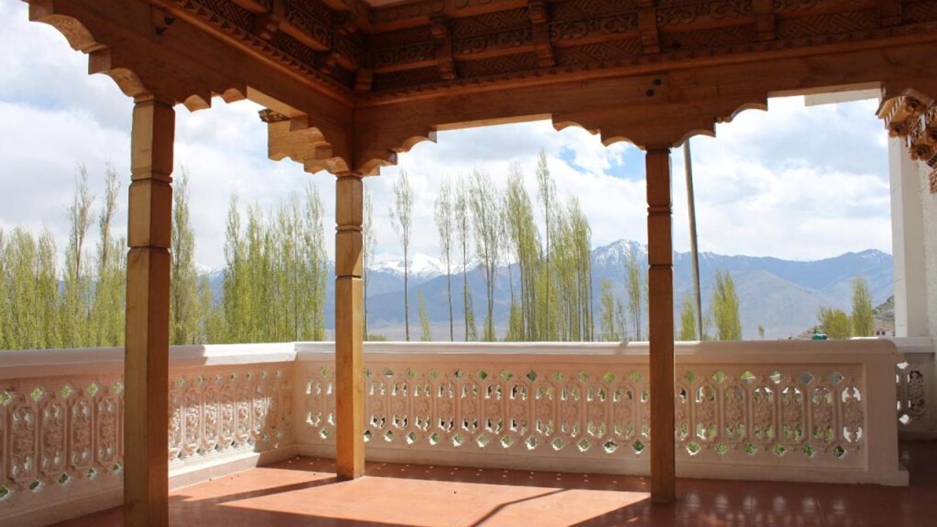 Hotel Khasdan