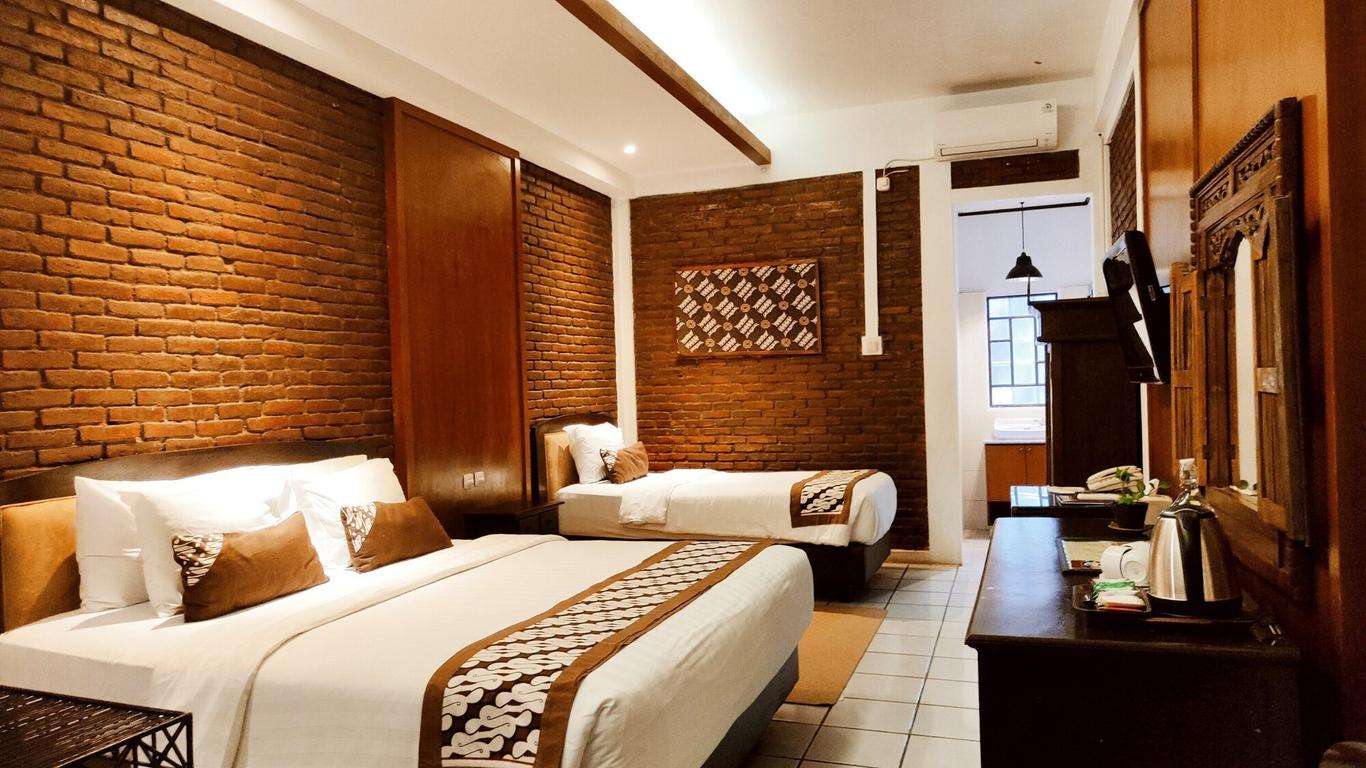 Paku Mas Hotel
