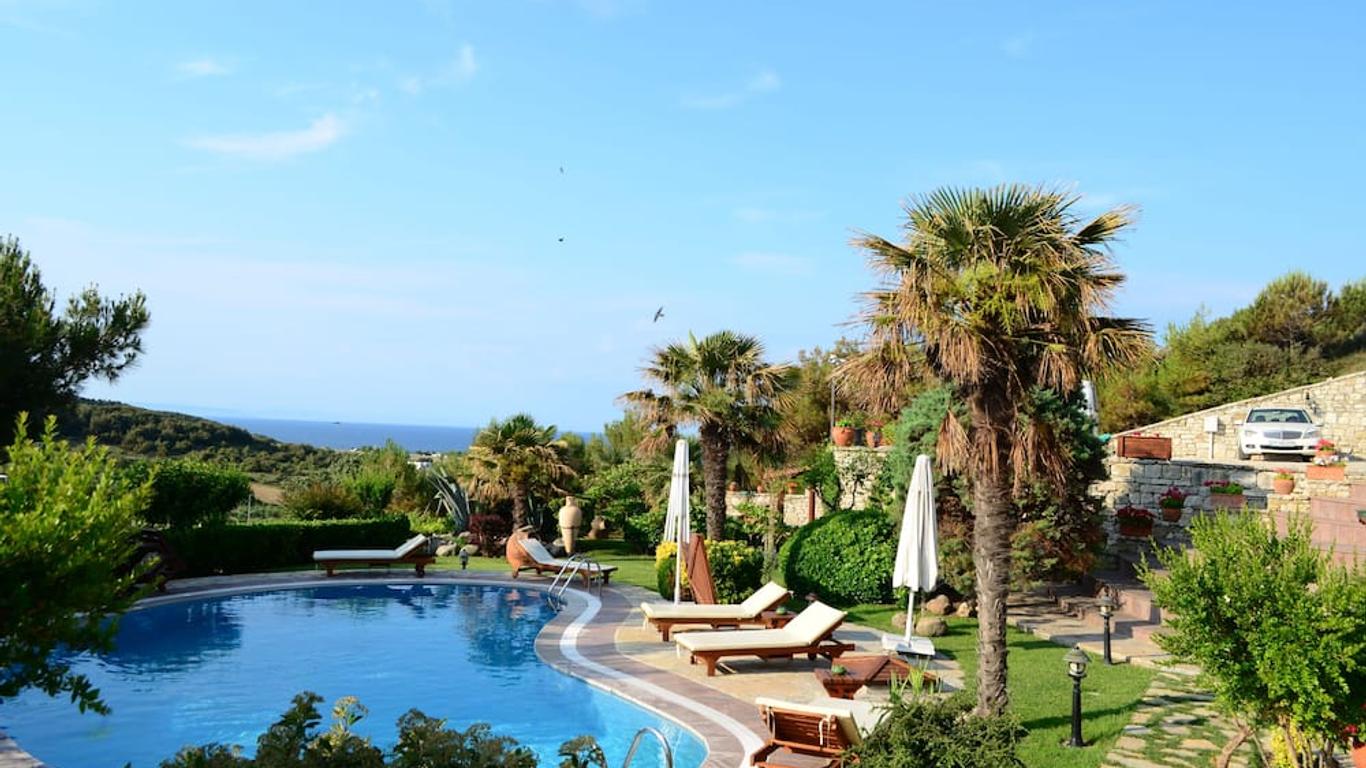 Ada Bacchus Hotel