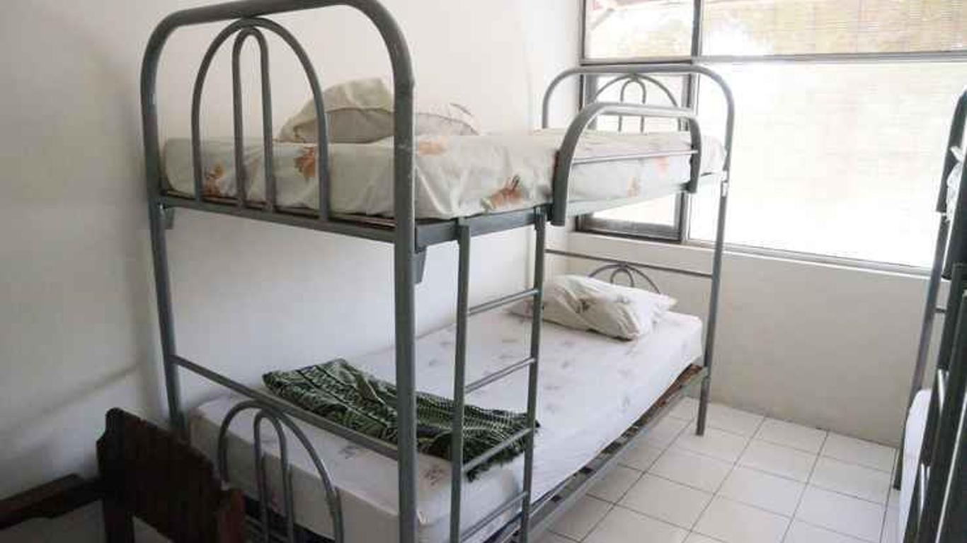 Da Rifi Hostel Surabaya