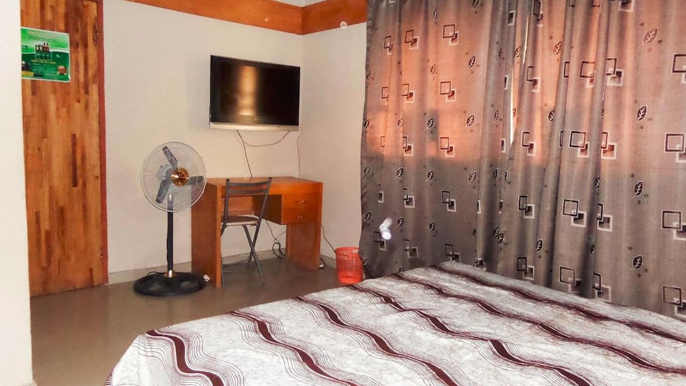 Deke Hotel and Suites