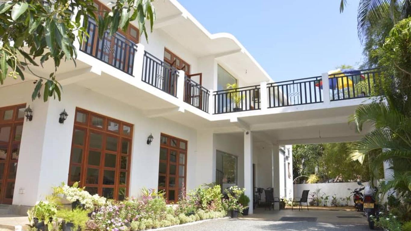 Araliya Blue Beach View Hotel