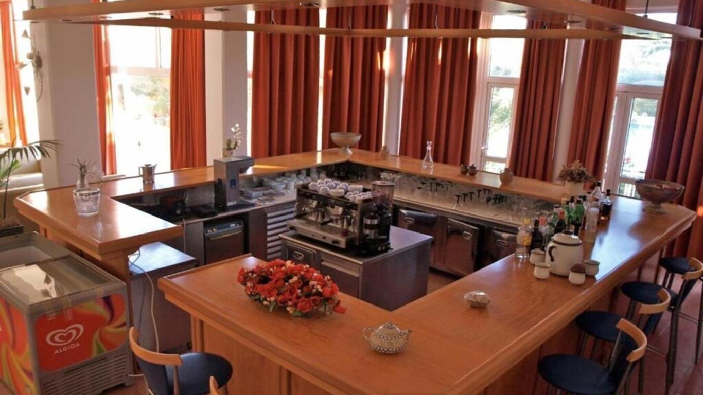 Eristos Beach Hotel