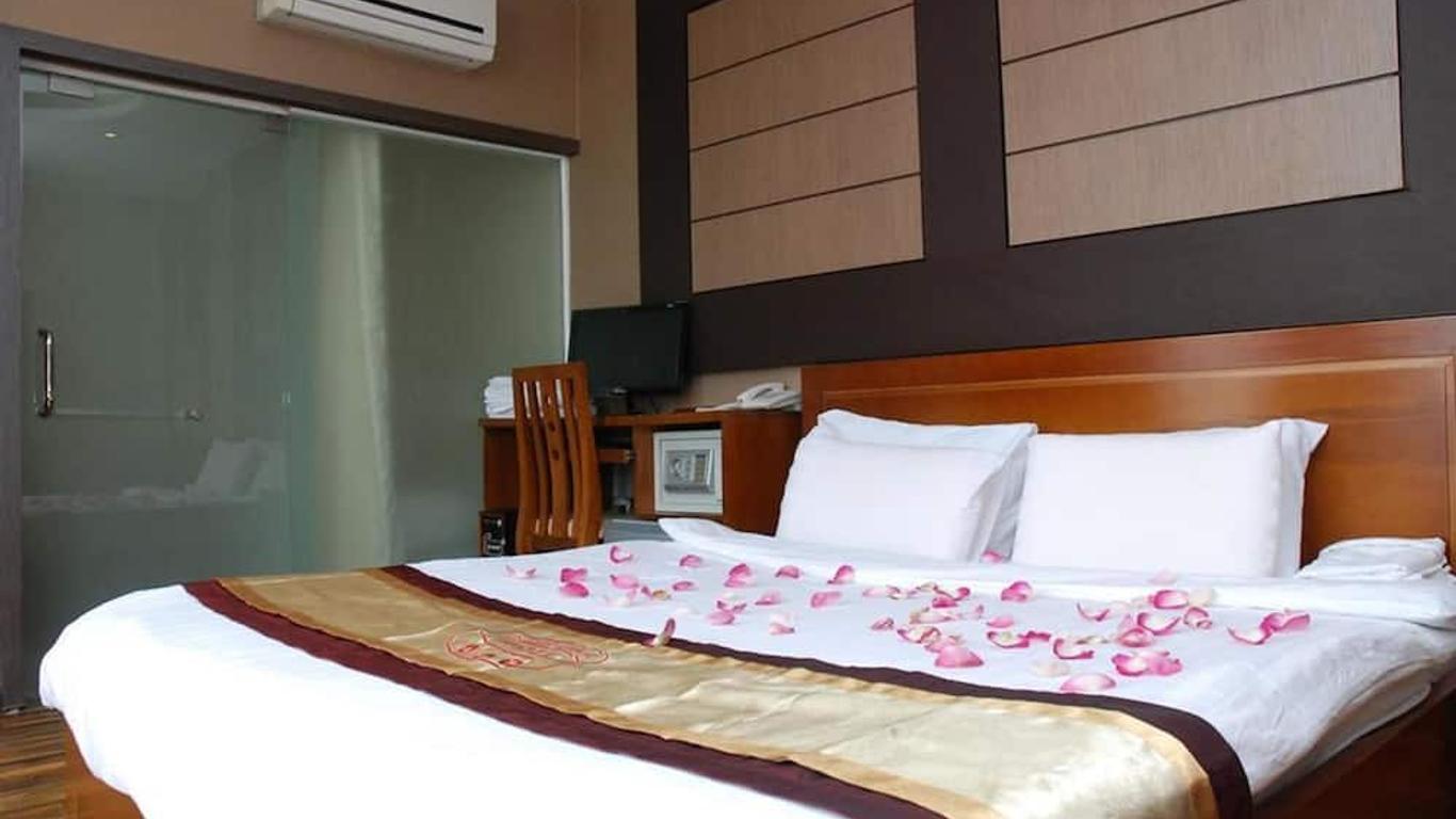 OYO 1107 Dream Gold Hotel 1