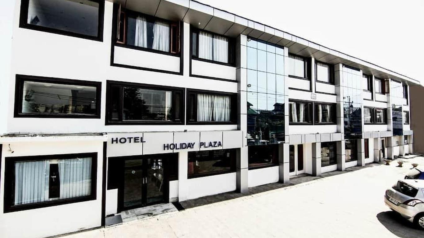 Holiday Plaza Hotel