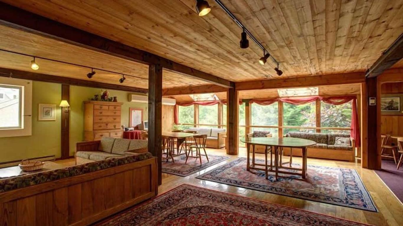Snowy Owl Inn