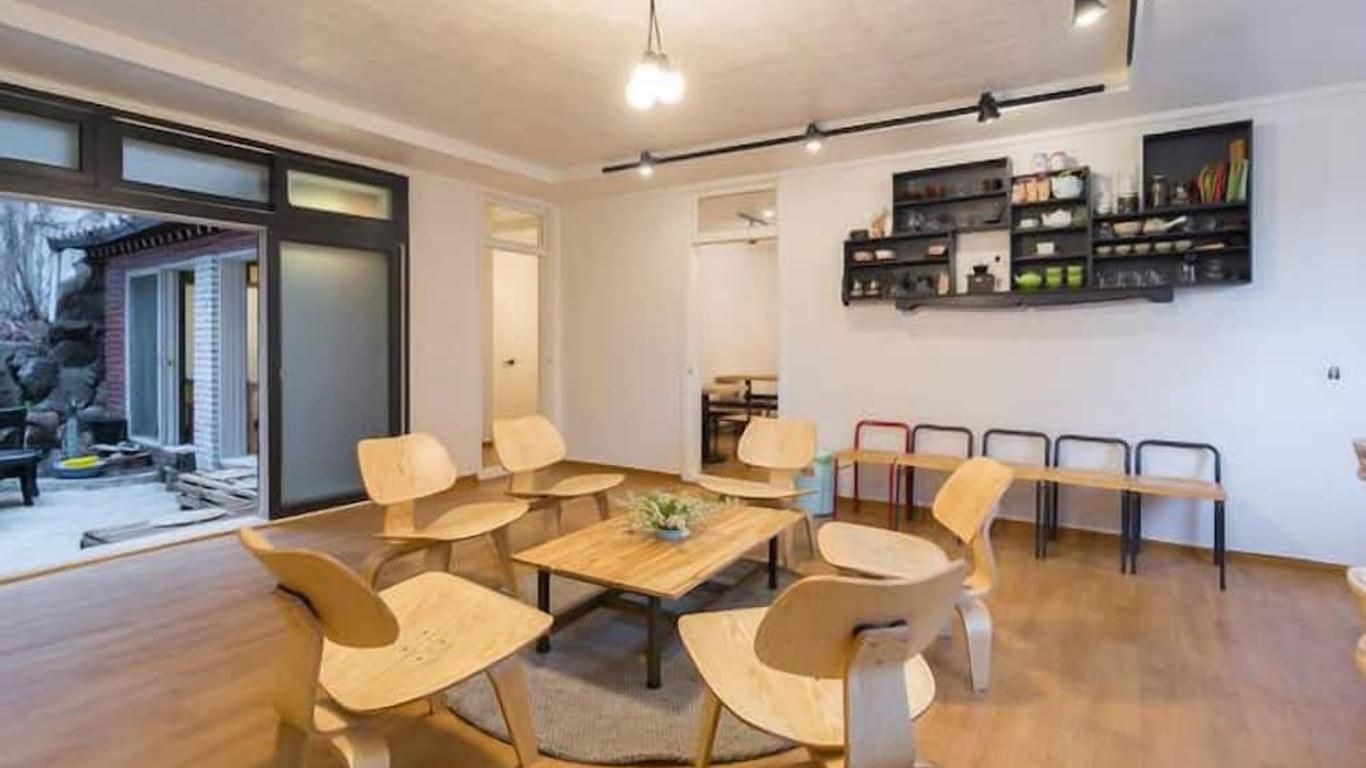9 Road - Hostel